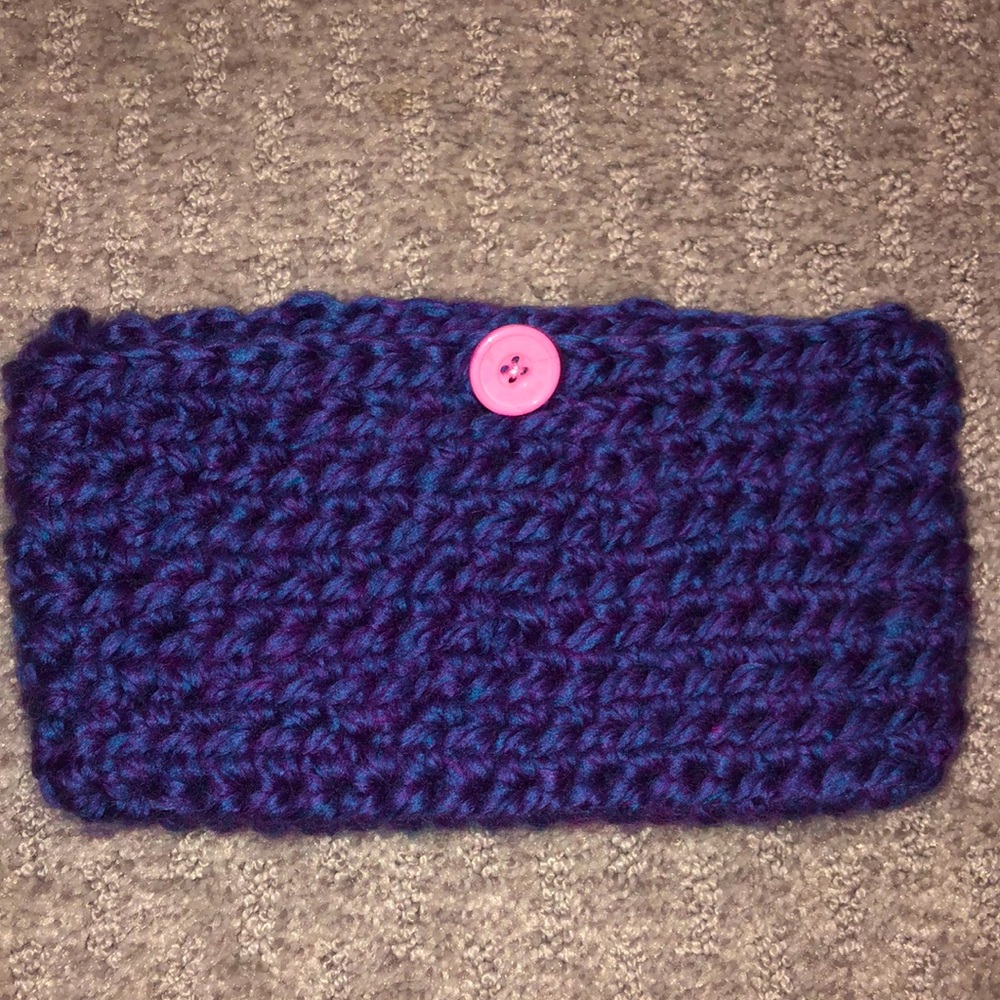 BRAND NEW hand crocheted clutch